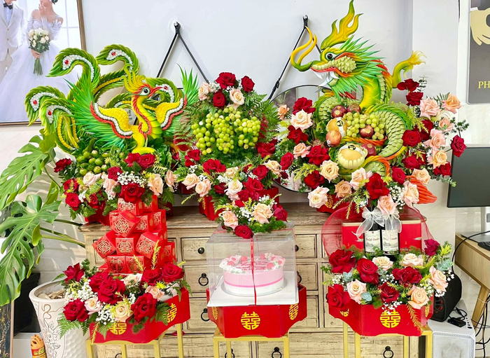 Mâm quả kết hình rồng phụng từ trái cây