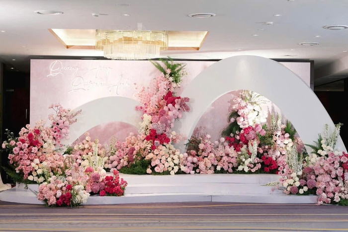 Décor sân khấu tiệc cưới